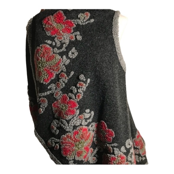Floral Shawl Collar Sleeveless
Vest Gray Red Sherpa Trim embroidered open front - Picture 11 of 16